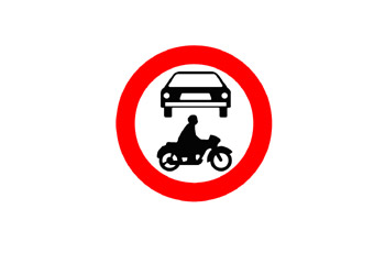 On the road is sign 405 and a motorcycle overtakes a car? Picture for question 1053